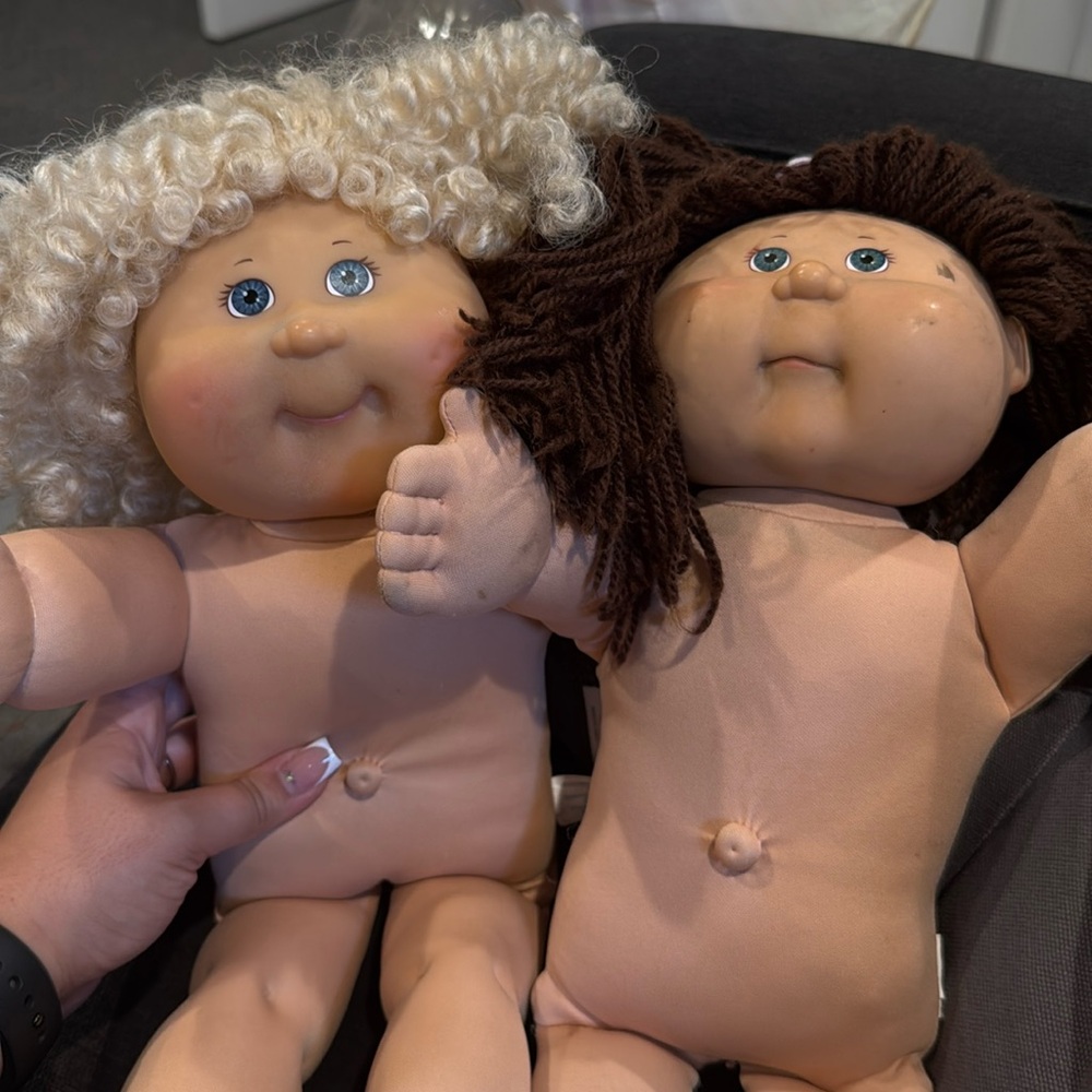 2 cabbage patch dolls